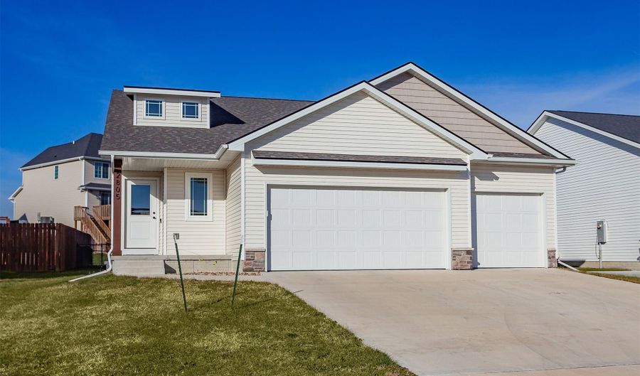 2805 20th St SW, Altoona, IA 50009 - 3 Beds, 2 Bath