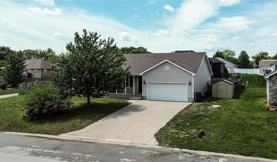 406 S Jackson St, Archie, MO 64725 - 4 Beds, 3 Bath