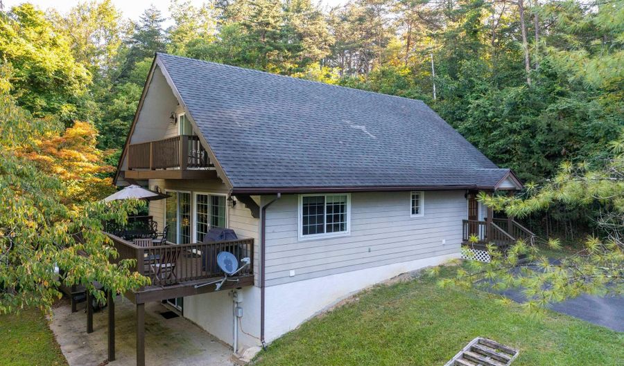 125 FRITZEL, Basye, VA 22810 - 4 Beds, 4 Bath