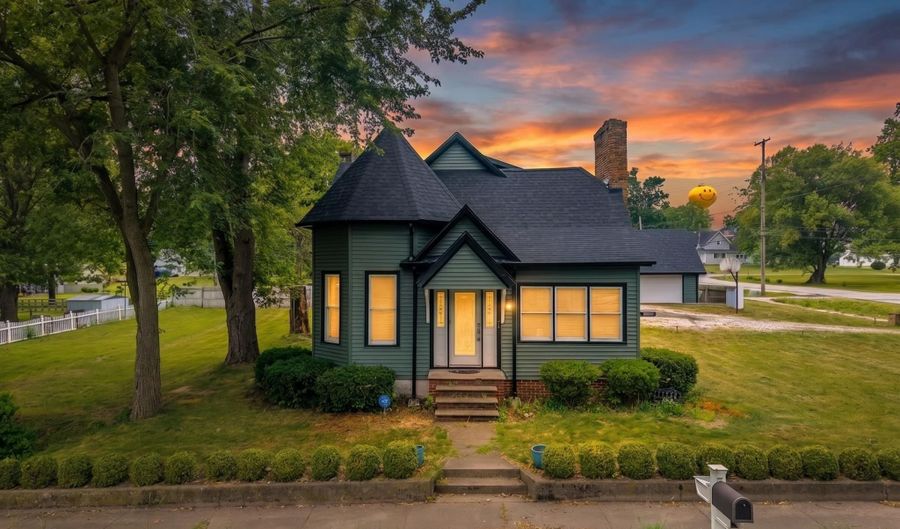 302 S Gonser Ave, Ashley, IN 46705 - 3 Beds, 2 Bath