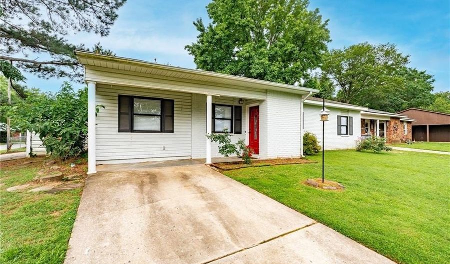 1501 M Cir, Barling, AR 72923 - 4 Beds, 2 Bath