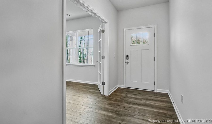 1049 Misty Creek Dr, Aberdeen, NC 28315 - 5 Beds, 3 Bath