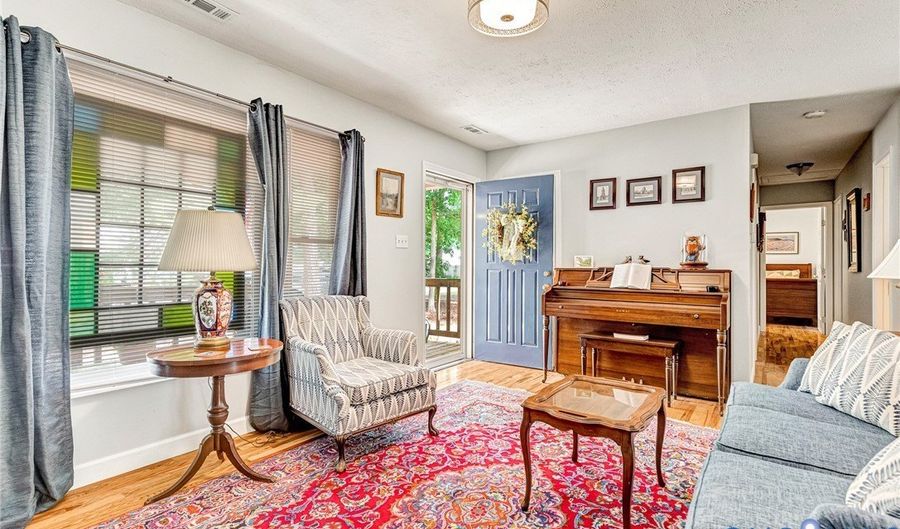 104 Five Oaks Ln, Ashland, VA 23005 - 3 Beds, 2 Bath