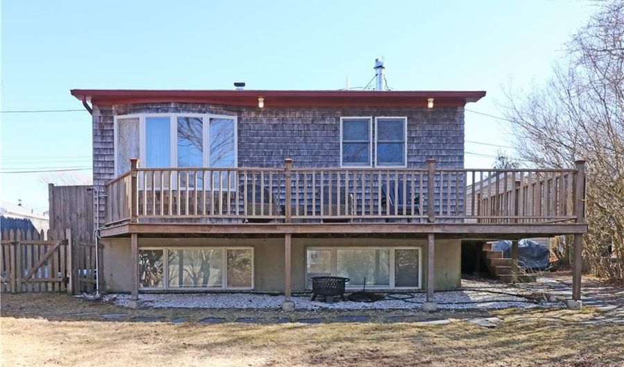 12 Draper Ave, Middletown, RI 02842 - 2 Beds, 2 Bath