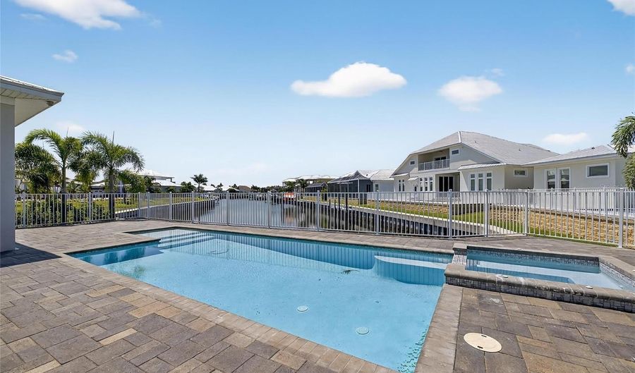 614 PINCKNEY Dr, Apollo Beach, FL 33572 - 4 Beds, 3 Bath