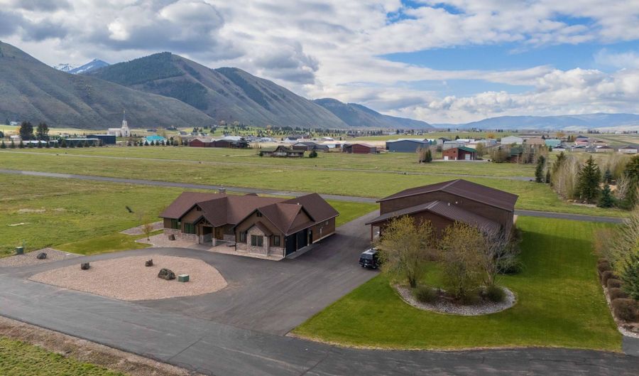180 W CITATION St, Afton, WY 83110 - 5 Beds, 3 Bath