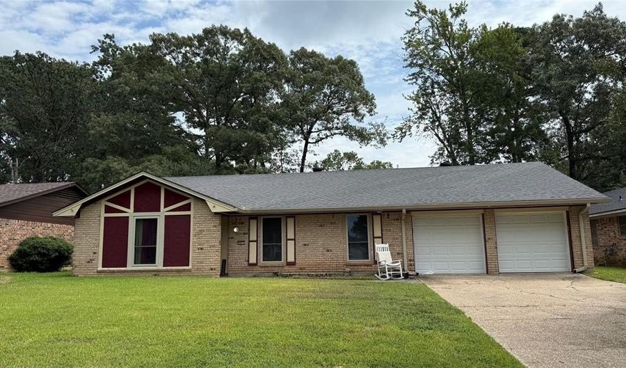 9801 Hillsboro Dr, Shreveport, LA 71118 - 4 Beds, 2 Bath