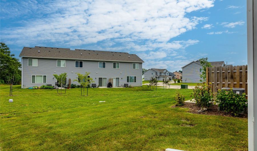 7000 Lake Ridge Ave 4, Des Moines, IA 50320 - 3 Beds, 3 Bath