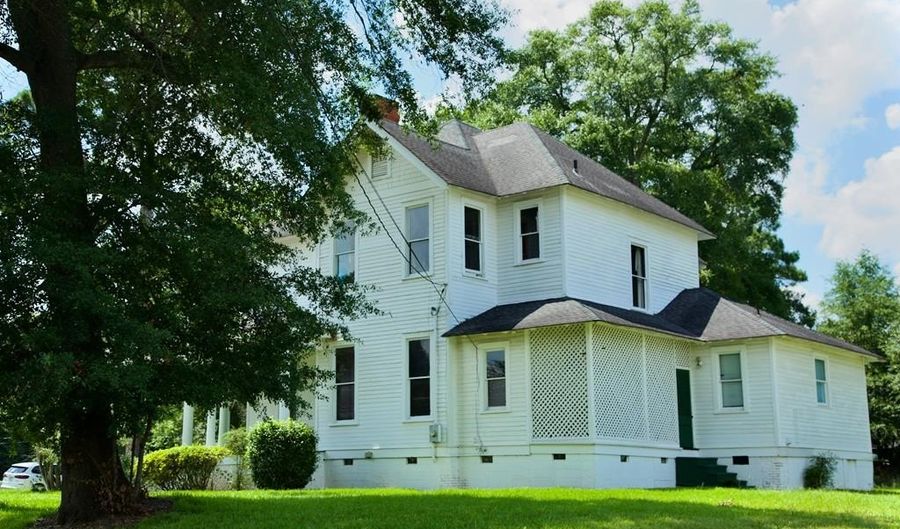 620 Barlow St, Americus, GA 31709 - 4 Beds, 3 Bath