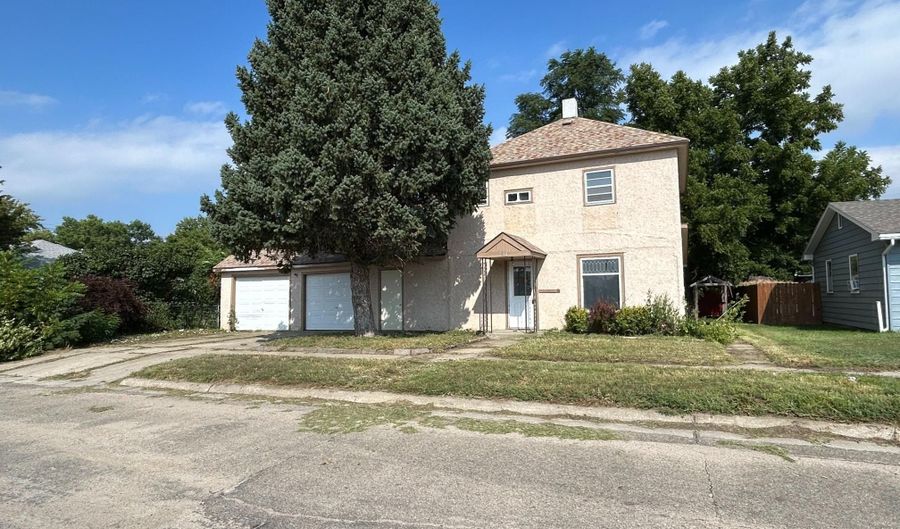 234 N. Walnut St, Ainsworth, NE 69210 - 4 Beds, 2 Bath