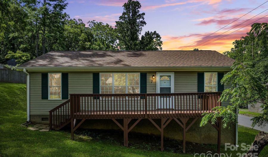7 Wyatt St, Asheville, NC 28803 - 3 Beds, 2 Bath