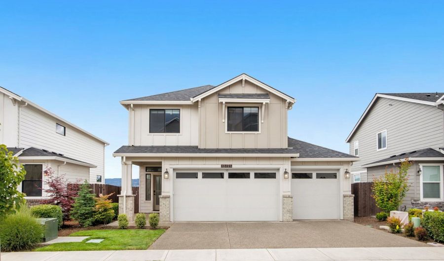 12425 SW SILVERTIP St, Beaverton, OR 97007 - 3 Beds, 3 Bath