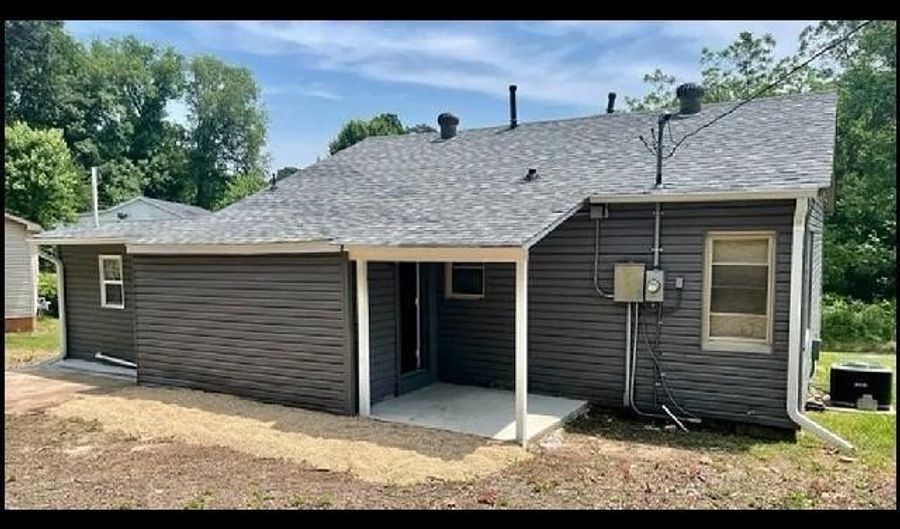 818 Poplar St, Benton, AR 72015 - 2 Beds, 1 Bath