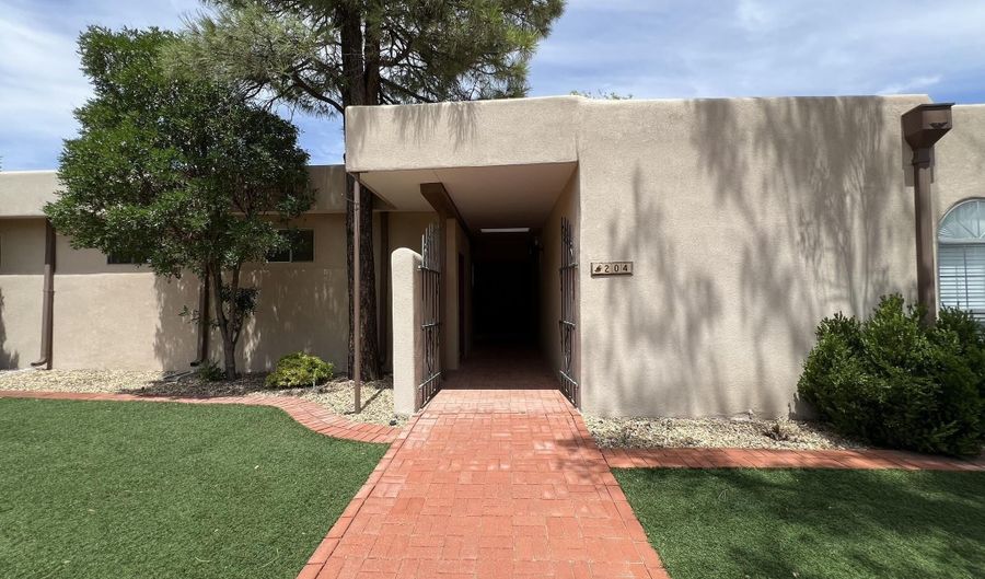 204 N La Cuesta Rd, Artesia, NM 88210 - 3 Beds, 3 Bath