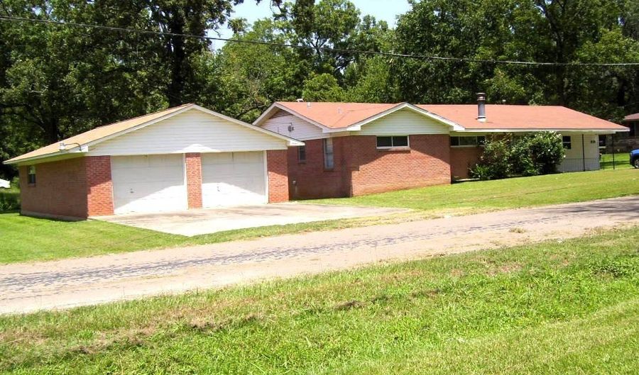 610 BURKE St, Ashdown, AR 71822 - 4 Beds, 3 Bath