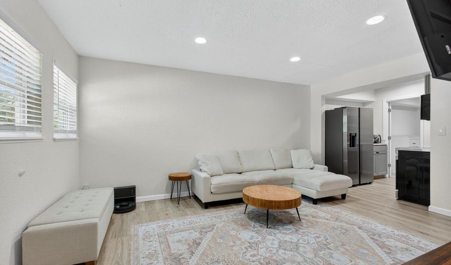 710 CAVALLA Rd, Atlantic Beach, FL 32233 - 3 Beds, 2 Bath