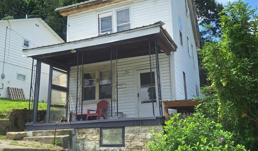 1318 14th Ave, Altoona, PA 16601 - 4 Beds, 1 Bath