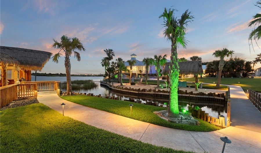 140 Bay Harbor Dr, Aransas Pass, TX 78336 - 7 Beds, 8 Bath