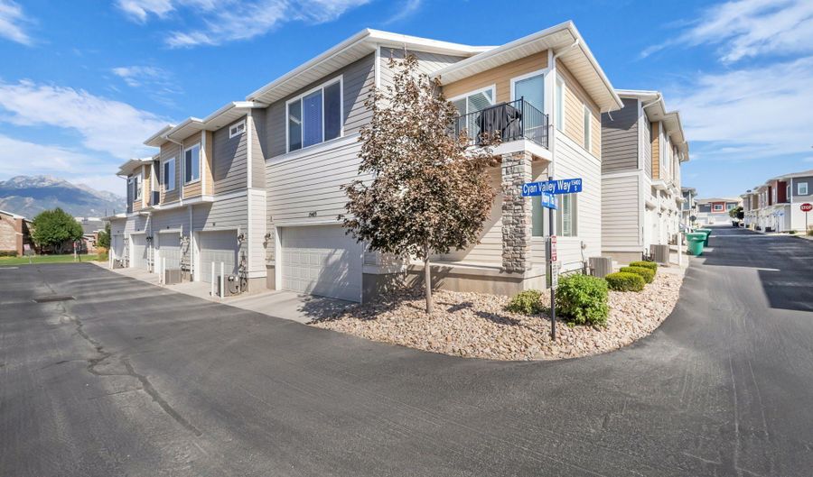 961 W CYAN VALLEY Way, Bluffdale, UT 84065 - 3 Beds, 2 Bath