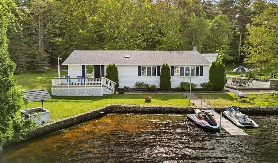 250 Shippee Plat Rd, Coventry, RI 02816 - 3 Beds, 3 Bath