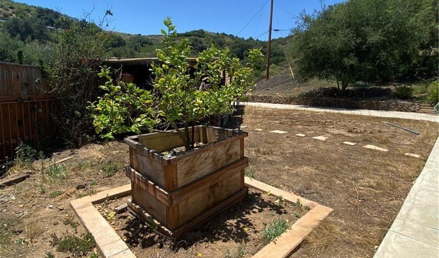 466 Stewart Canyon Rd, Fallbrook, CA 92028 - 4 Beds, 3 Bath