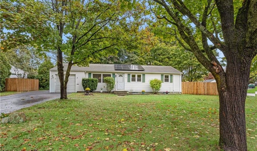 85 Sachem Rd, North Kingstown, RI 02852 - 3 Beds, 1 Bath