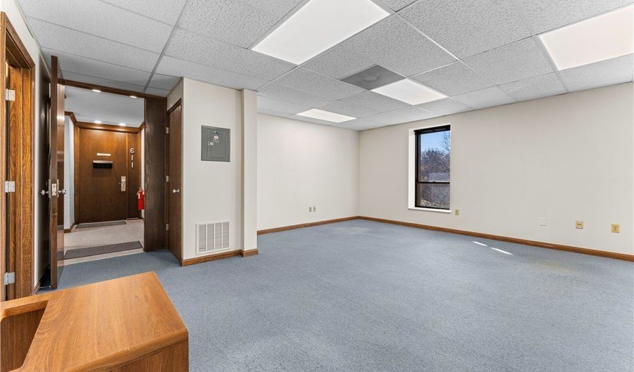 600 Commerce Dr, Coraopolis, PA 15108 - 0 Beds, 0 Bath