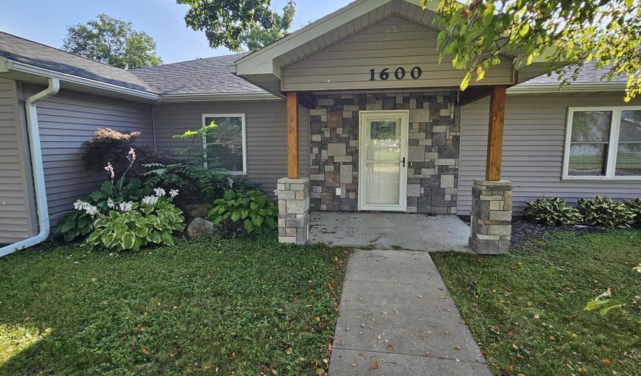 1600 S Main St, Albia, IA 52531 - 4 Beds, 3 Bath