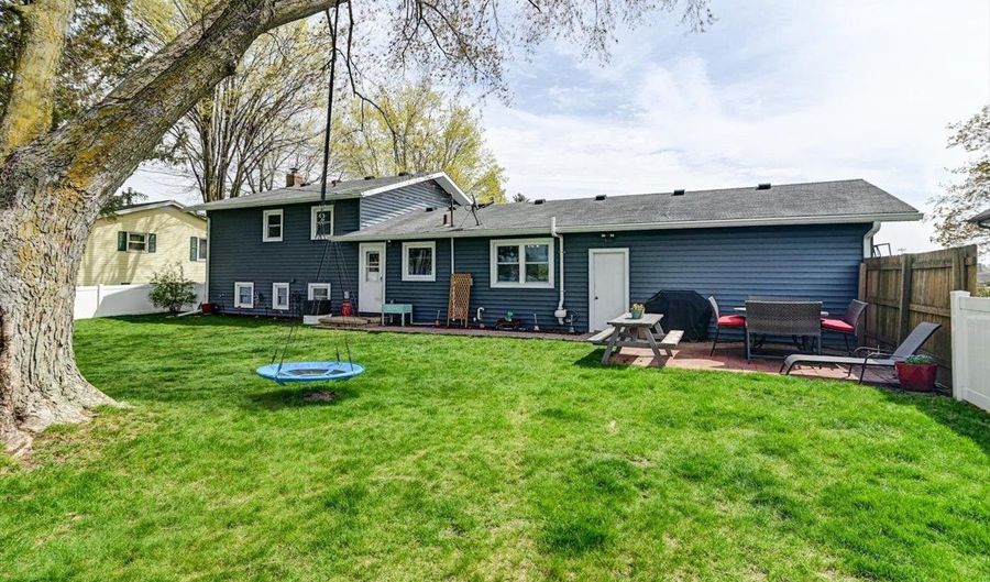 324 S Cleveland Ave, Deforest, WI 53532 - 3 Beds, 2 Bath