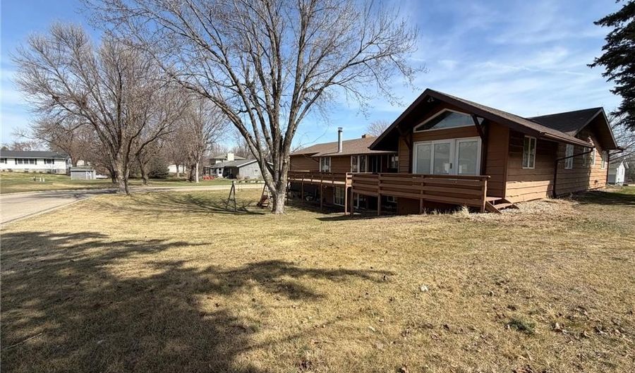 613 Pennsylvania Ave, Adrian, MN 56110 - 4 Beds, 3 Bath