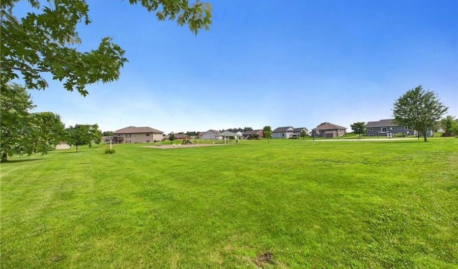 985 Waters Edge Cir, Avon, MN 56310 - 4 Beds, 2 Bath