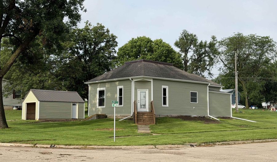 2000 K St, Auburn, NE 68305 - 3 Beds, 1 Bath