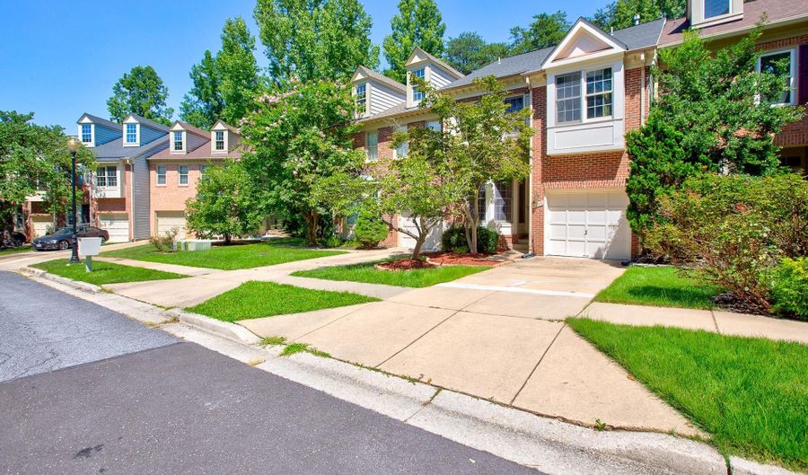 8244 QUILL POINT Dr, Bowie, MD 20720 - 3 Beds, 4 Bath