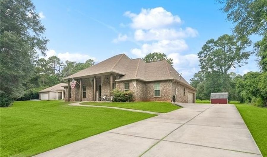 73533 FAIRWAY Dr, Abita Springs, LA 70420 - 3 Beds, 2 Bath
