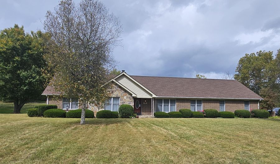 28065 Lee Hwy, Abingdon, VA 24211 - 3 Beds, 3 Bath