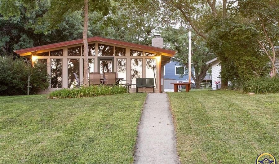 361 Lakeshore Dr 412 Lakeshore Dr, Alma, KS 66401 - 2 Beds, 1 Bath
