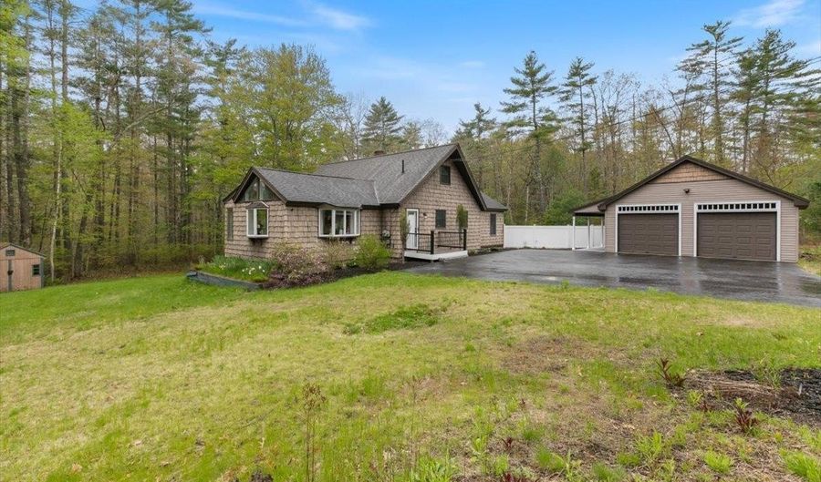 149 Pheasant Run Dr, Chester, NH 03036 - 3 Beds, 2 Bath