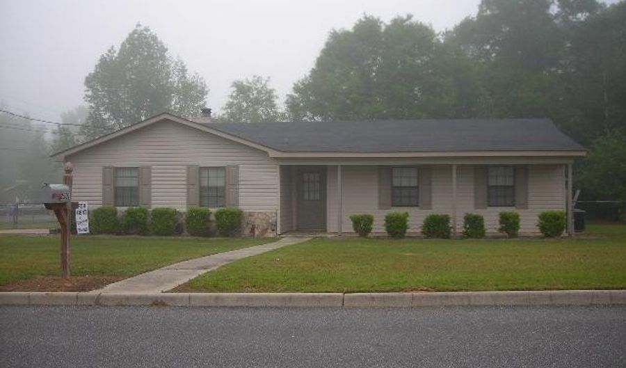 2501 Creekwood Dr, Dothan, AL 36301 - 3 Beds, 2 Bath