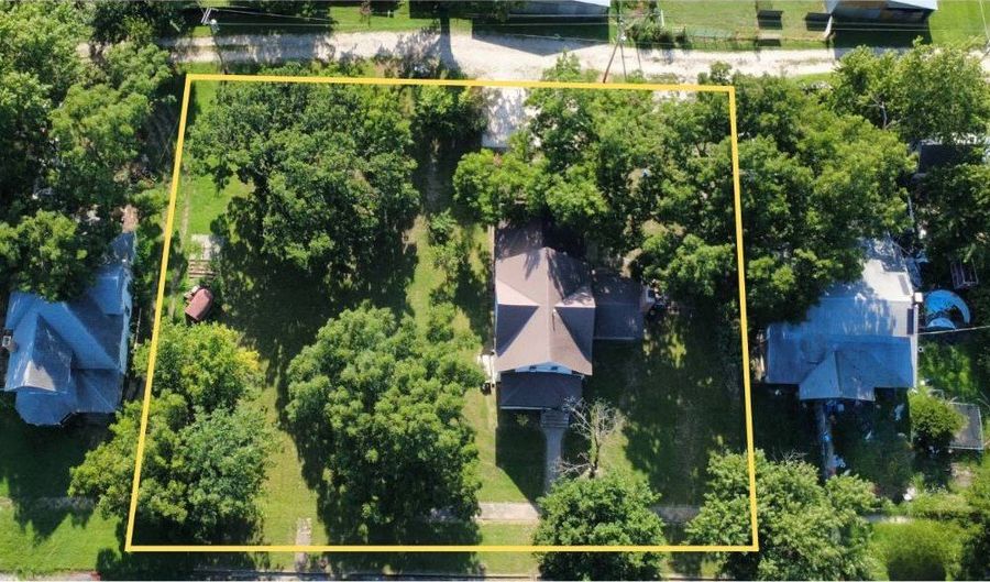 925 State St, Altoona, KS 66710 - 4 Beds, 2 Bath