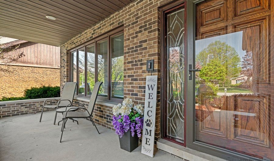 1223 N Itasca Rd, Addison, IL 60101 - 4 Beds, 4 Bath