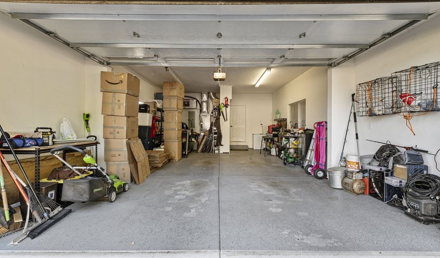 997 KRISTA Ln, Brookings, OR 97415 - 3 Beds, 3 Bath