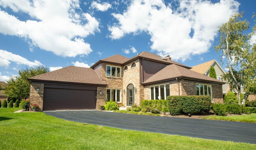 2409 E Greshan Ct, Arlington Heights, IL 60004 - 4 Beds, 3 Bath