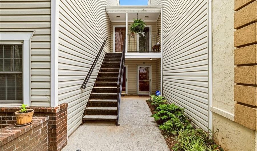 63 Hampshire Ct, Avondale Estates, GA 30002 - 2 Beds, 2 Bath