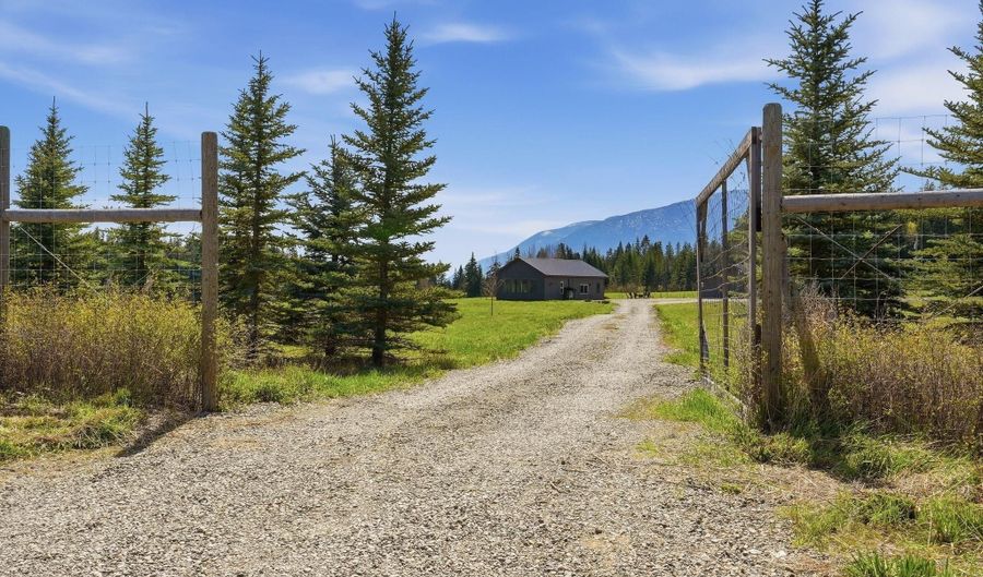 1770 Porthill Loop, Bonners Ferry, ID 83805 - 4 Beds, 4 Bath