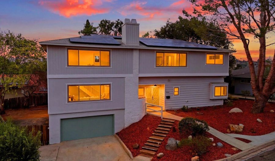 810 Omar Dr, Escondido, CA 92025 - 7 Beds, 4 Bath