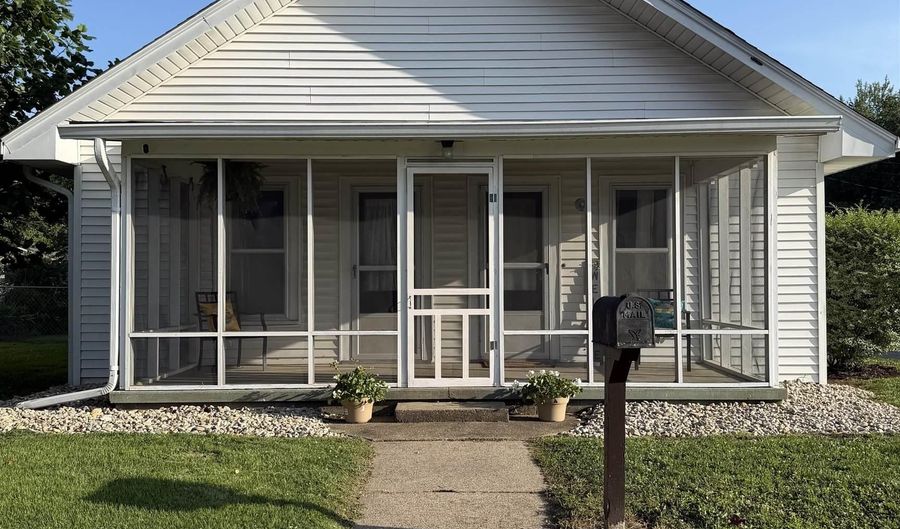 255 E Mechanic St, Bloomfield, IN 47424 - 2 Beds, 1 Bath