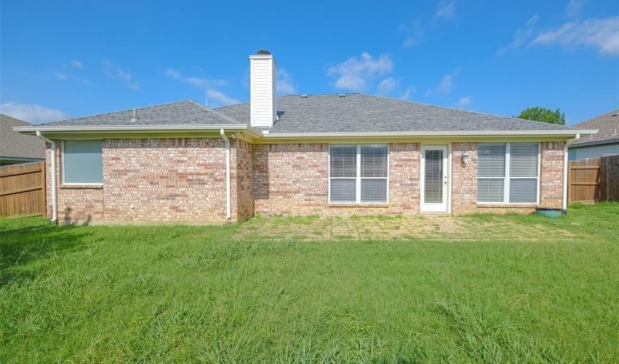 350 Howard Way Dr, Aledo, TX 76008 - 3 Beds, 2 Bath