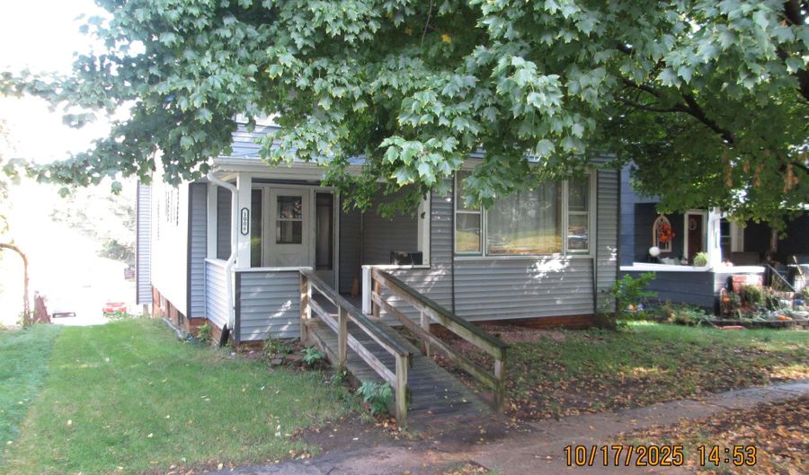 1006 Locust St, Atlantic, IA 50022 - 3 Beds, 1 Bath