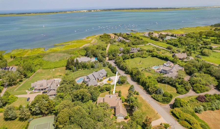 93 Harris Meadow Ln, Barnstable, MA 02630 - 4 Beds, 5 Bath