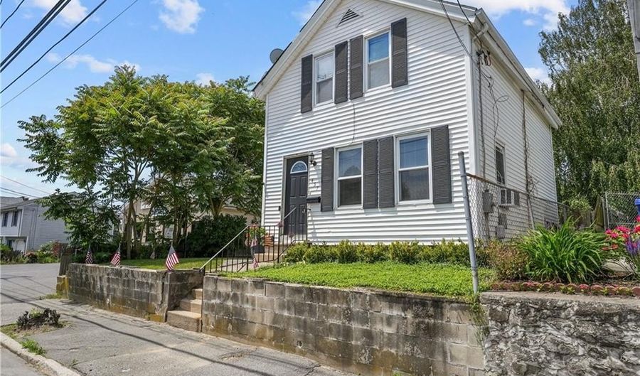 457 Bullocks Point Ave, East Providence, RI 02915 - 3 Beds, 1 Bath